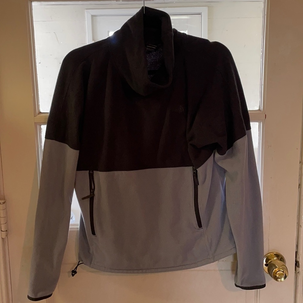 Women’s North Face sweatshirt MEDIUM